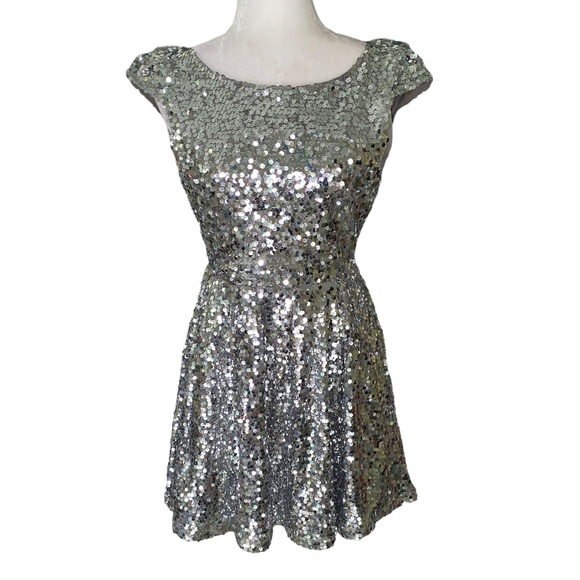 NWT Topshop Silver Sequin Low Back Fit & Flare Mini Dress - 6 - Picture 4 of 16